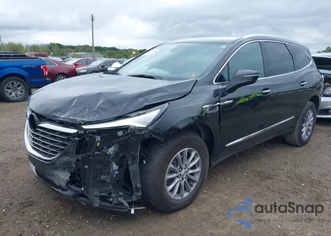 2024 Buick Enclave Essence z USA, uszkodzony, nr VIN 5GAEVAKW2RJ117330